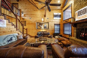 Fireplace, video games - Yellowstone Lodge: Sleeps 18 + Game Room + Loft (Broken Bow)