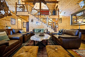 Fireplace, video games - Yellowstone Lodge: Sleeps 18 + Game Room + Loft (Broken Bow)