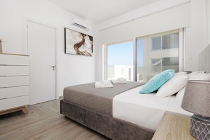 3 bedrooms, iron/ironing board, internet, bed sheets