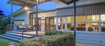 Walk to Corowa Whiskey & Chocolate Factory short drive Rutherglen wineries.