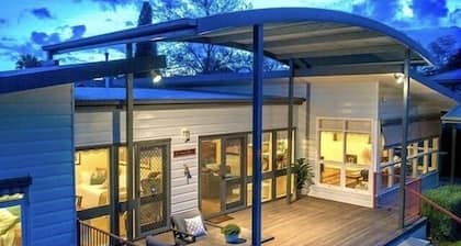 Walk to Corowa Whiskey & Chocolate Factory short drive Rutherglen wineries.