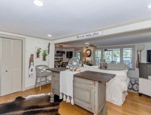 3 bedrooms, desk, free WiFi, bed sheets