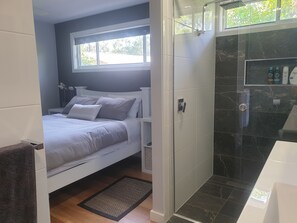 4 bedrooms, iron/ironing board, free WiFi, bed sheets - Ritchy at Manyana is a newly built, stylish open plan modern beach house (Manyana)