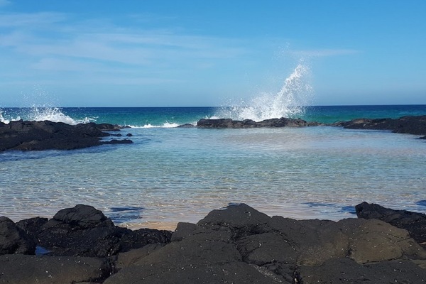 Beach nearby, sun loungers, beach towels
