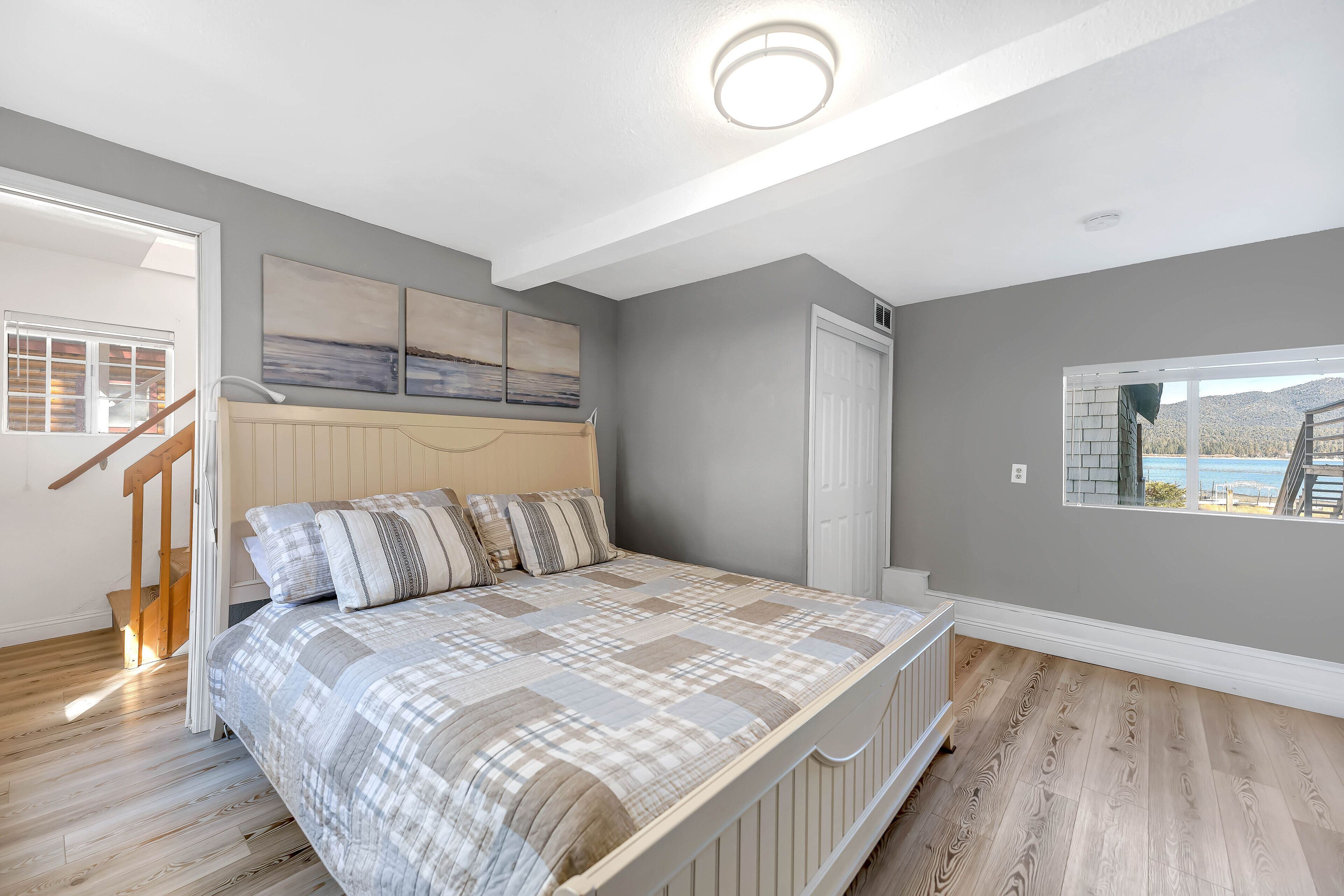 Lakefront Oasis - Adorable lakefront cabin with a private beach