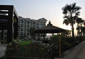 الإطلالة من المنشأة