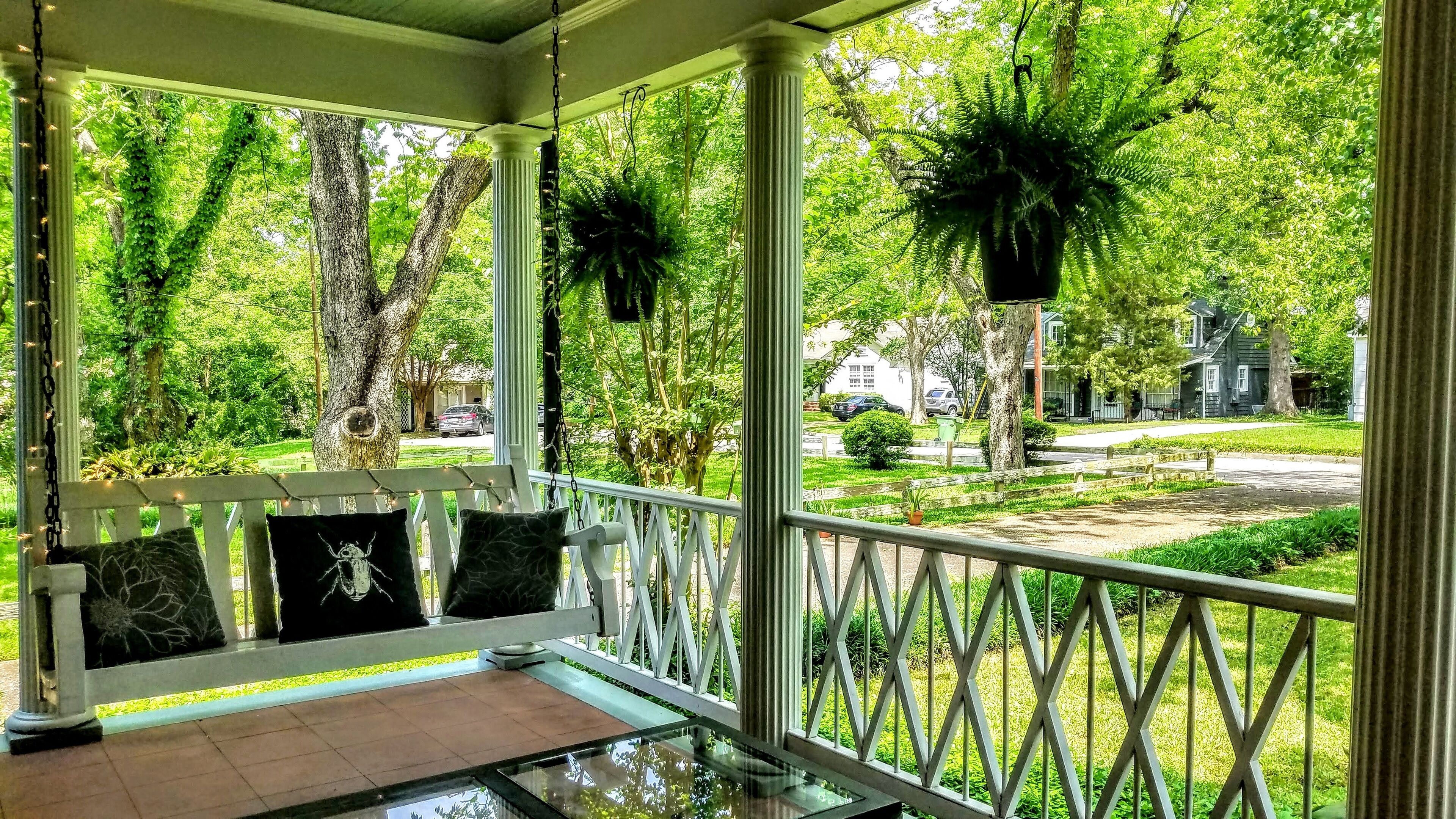 Spacious 1 Bedroom Suite in Historic Cloverdale