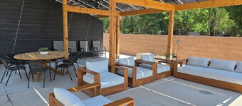Zion Canyon Retreat - Private Pool & Pickleball Court, Spacious, Clean & FUN!