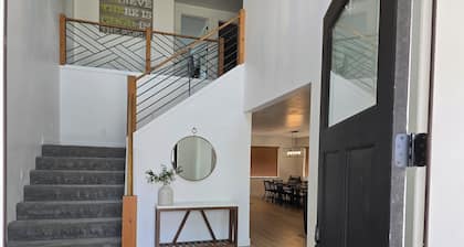 Spacious, Clean & FUN Retreat Near Zion NP! - Private Pool & Pickleball Court!!!