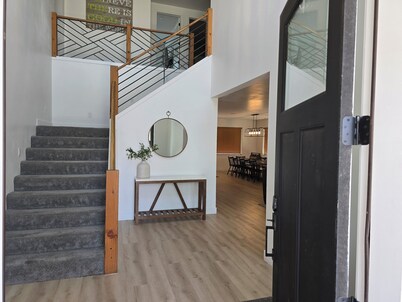 Spacious, Clean & FUN Retreat Near Zion NP! - Private Pool & Pickleball Court!!!