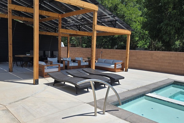 Piscina a l'aire lliure i piscina climatitzada