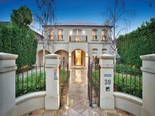 Beachside Family Home in Melbourne's Bayside Brighton. 
