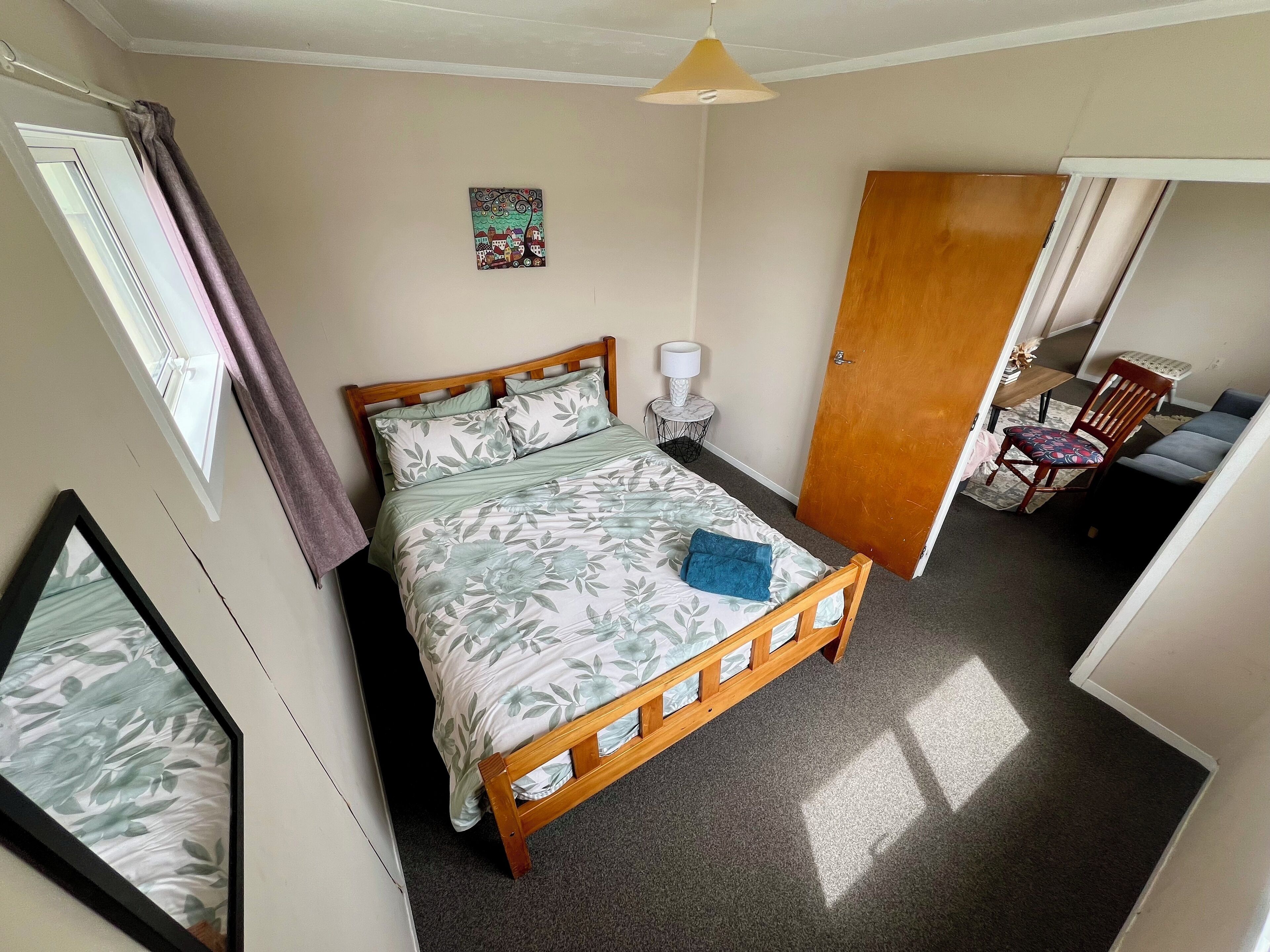 3 室のベッドルーム、旅行用ベビーベッド、WiFi (無料)、ベッドシーツ