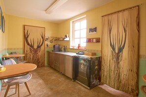 Fridge, coffee/tea maker, toaster, high chair