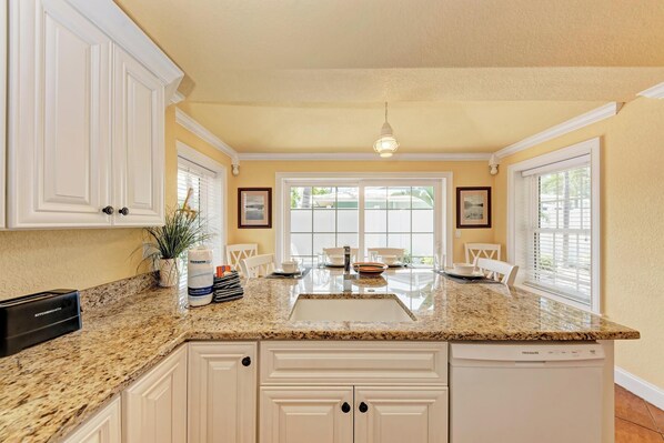 Fridge, stovetop, dishwasher