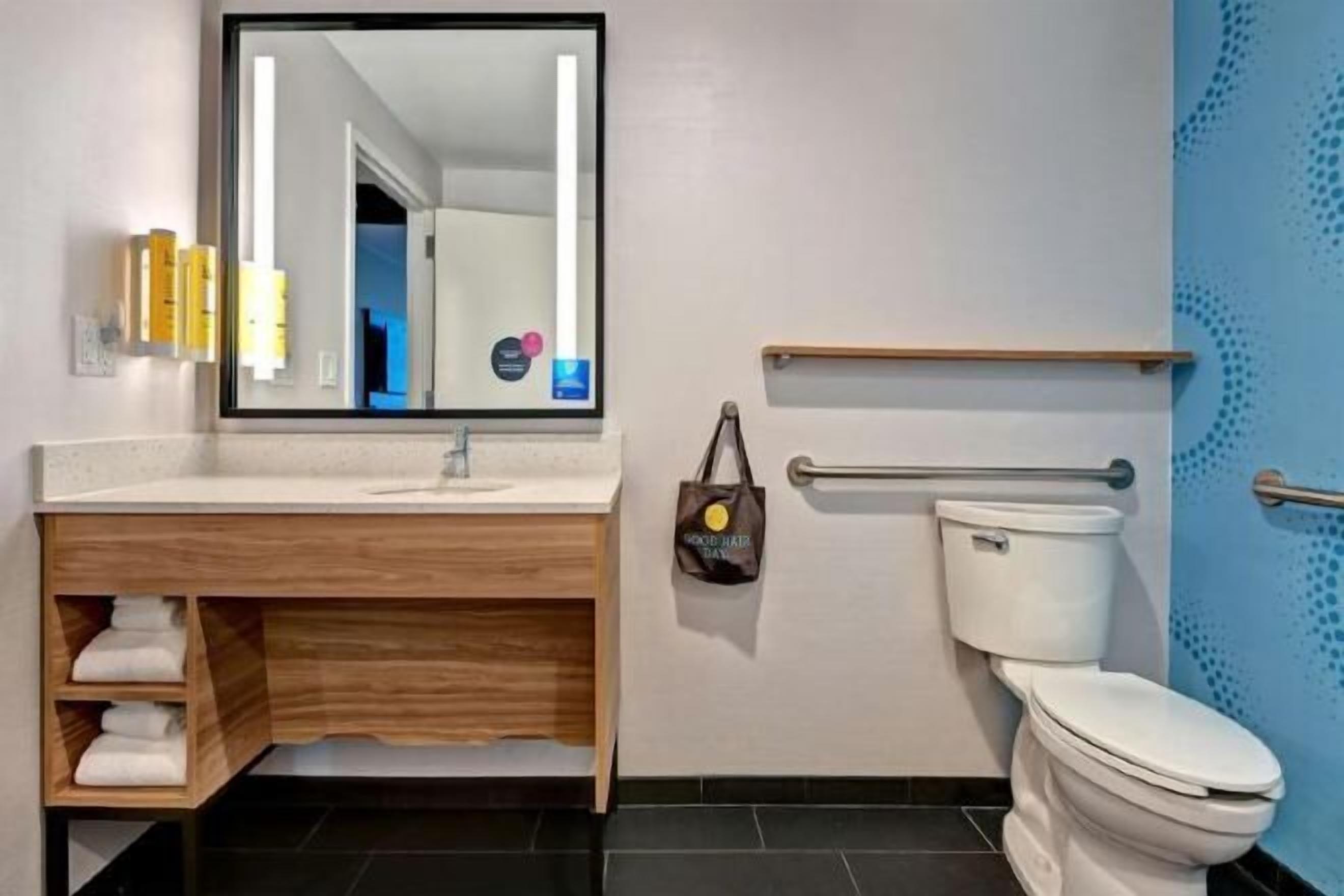 淋浴设施、吹风机、毛巾、肥皂