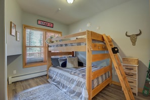 2 bedrooms, iron/ironing board, travel cot, WiFi