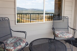 Property grounds - Modern Condo. Hot tub. Amazing Lake views. Mural. (Frisco)