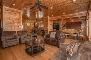 TV, fireplace, video games - Parkview Palace: Mtn View, Theater, Game Room, Hot Tubs x 2, in Gatlinburg! (Gatlinburg)