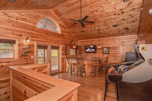 Games room - Parkview Palace: Mtn View, Theater, Game Room, Hot Tubs x 2, in Gatlinburg! (Gatlinburg)