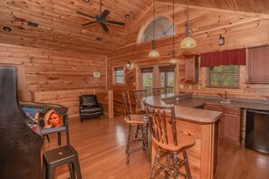 Games room - Parkview Palace: Mtn View, Theater, Game Room, Hot Tubs x 2, in Gatlinburg! (Gatlinburg)