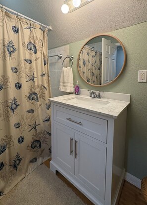 Combined shower/bathtub, hair dryer, towels, soap - Private Suite (Wesley Chapel)