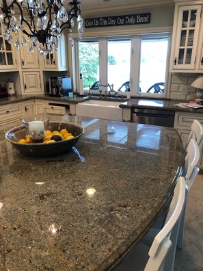 Réfrigérateur, micro-ondes, four, lave-vaisselle