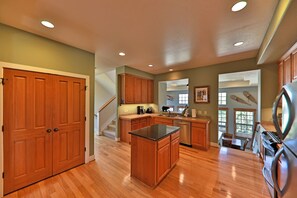 Maison mitoyenne Luxe | Cuisine privée | Grand réfrigérateur, micro-ondes, four, plaque de cuisson