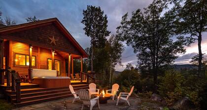 Maine Stay- Contemporary Mountain Home, Spectaular Outdoor Space!