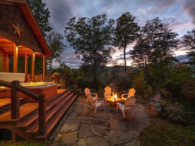 Maine Stay- Contemporary Mountain Home, Spectaular Outdoor Space!