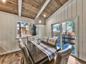 Dining - Modern Inspiration, Elegant Decor, Close to Ski, Pet Friendly -Designer’s Den (South Lake Tahoe)