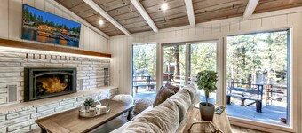 Modern Inspiration, Elegant Decor, Close to Ski, Pet Friendly -Designer’s Den