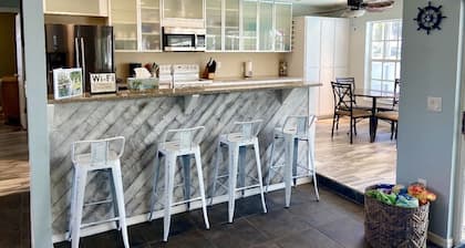 Beautiful 3-2 Waterfront Home Solar Pool & Ice Machine