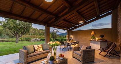 Villa BRUNETTA, Discover your Modern but Traditional Villa in Lucca