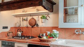 Kühlschrank, Mikrowelle, Ofen, Geschirrspüler