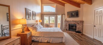 Interlaken #17 3 BEDROOM, 3 BATH, NEWLY REMODELED END UNIT
