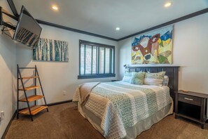 2 室のベッドルーム、アイロン / アイロン台、WiFi (無料)、ベッドシーツ