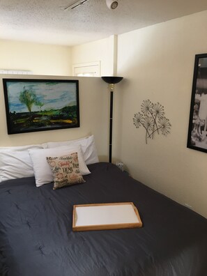 1 chambre, fer et planche à repasser, Wi-Fi gratuit, draps fournis