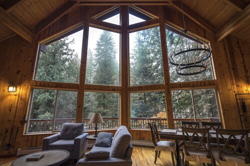 Mount Hood Retreat : hot tub, pool table, woodstove, Wi-Fi, firepit & piano