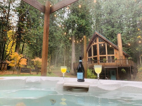 Mount Hood Retreat : hot tub, pool table, woodstove, Wi-Fi, firepit & piano