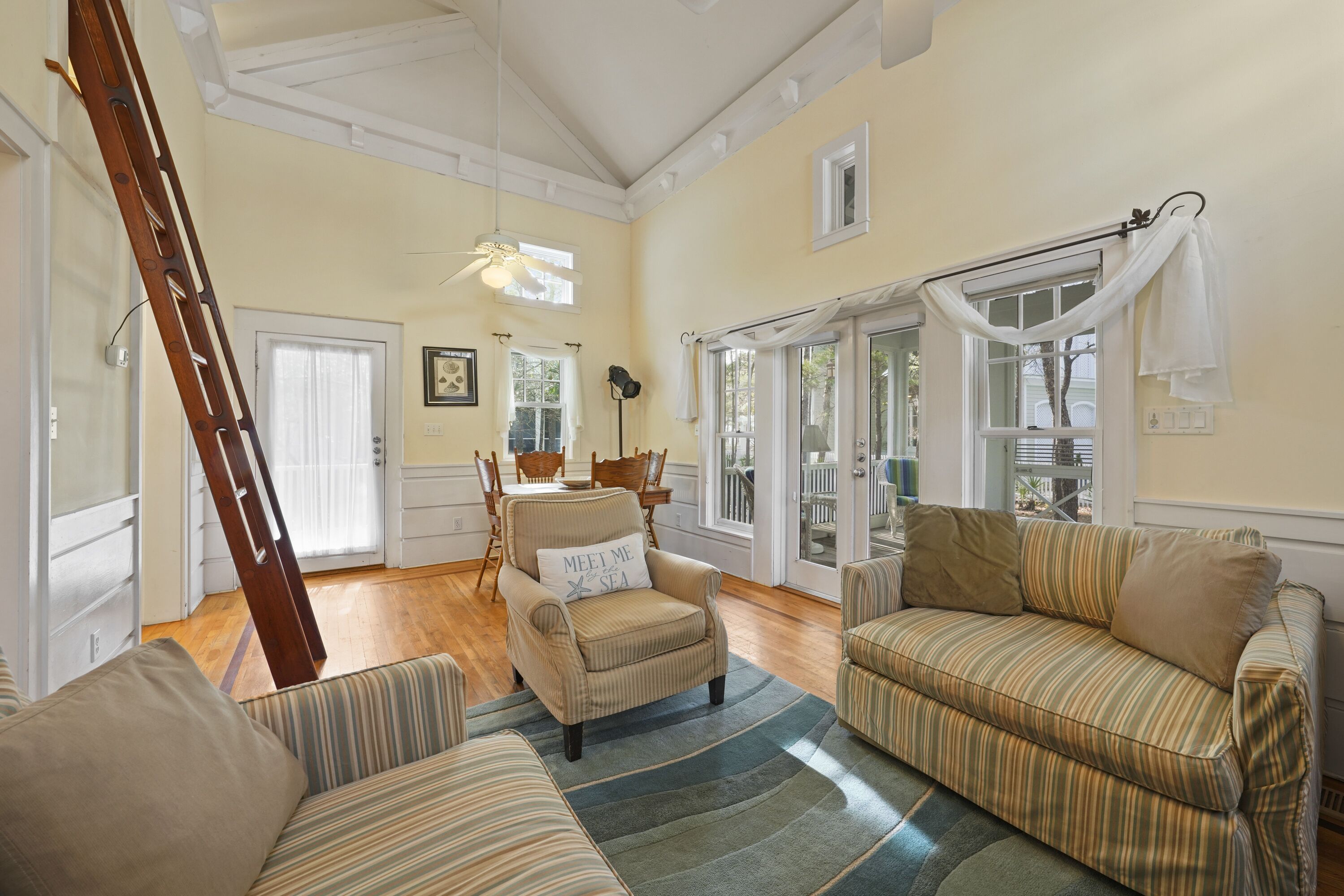 Smart-TV, DVD-Player, Stereoanlage