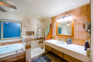Bathtub - Luxury Villa, Sea View, steps to the Beach exclusively located (Playa del Carmen)