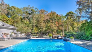 Lämmitetty uima-allas