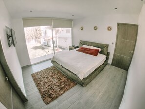 6 bedrooms, WiFi