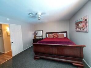 4 bedrooms, iron/ironing board, WiFi, bed sheets
