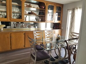 Microwave, dishwasher, coffee/tea maker, cookware/dishes/utensils