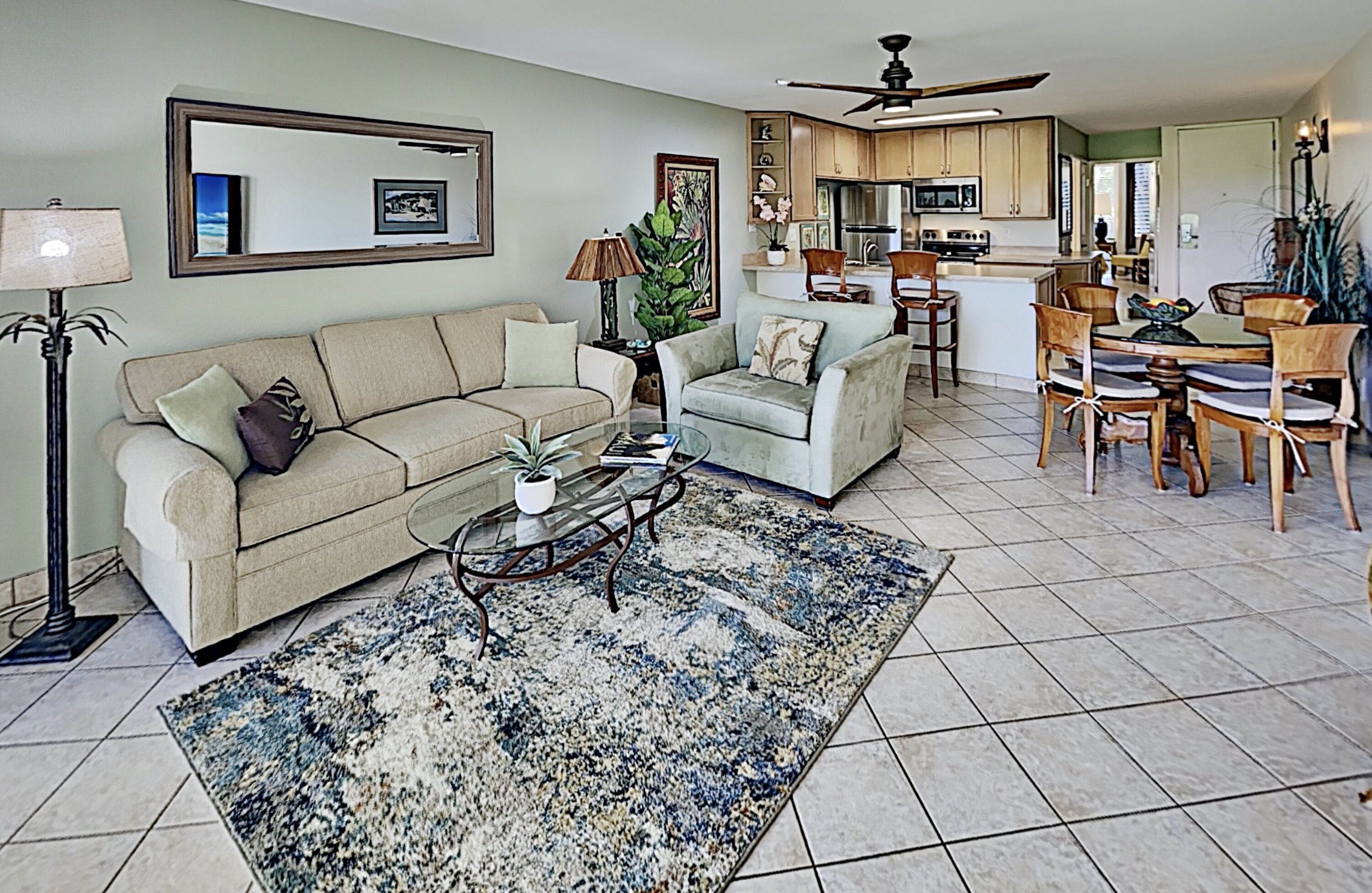 Renovated*Direct Walk out to the Pool and Ocean!