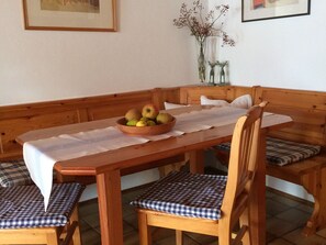 تناول الطعام