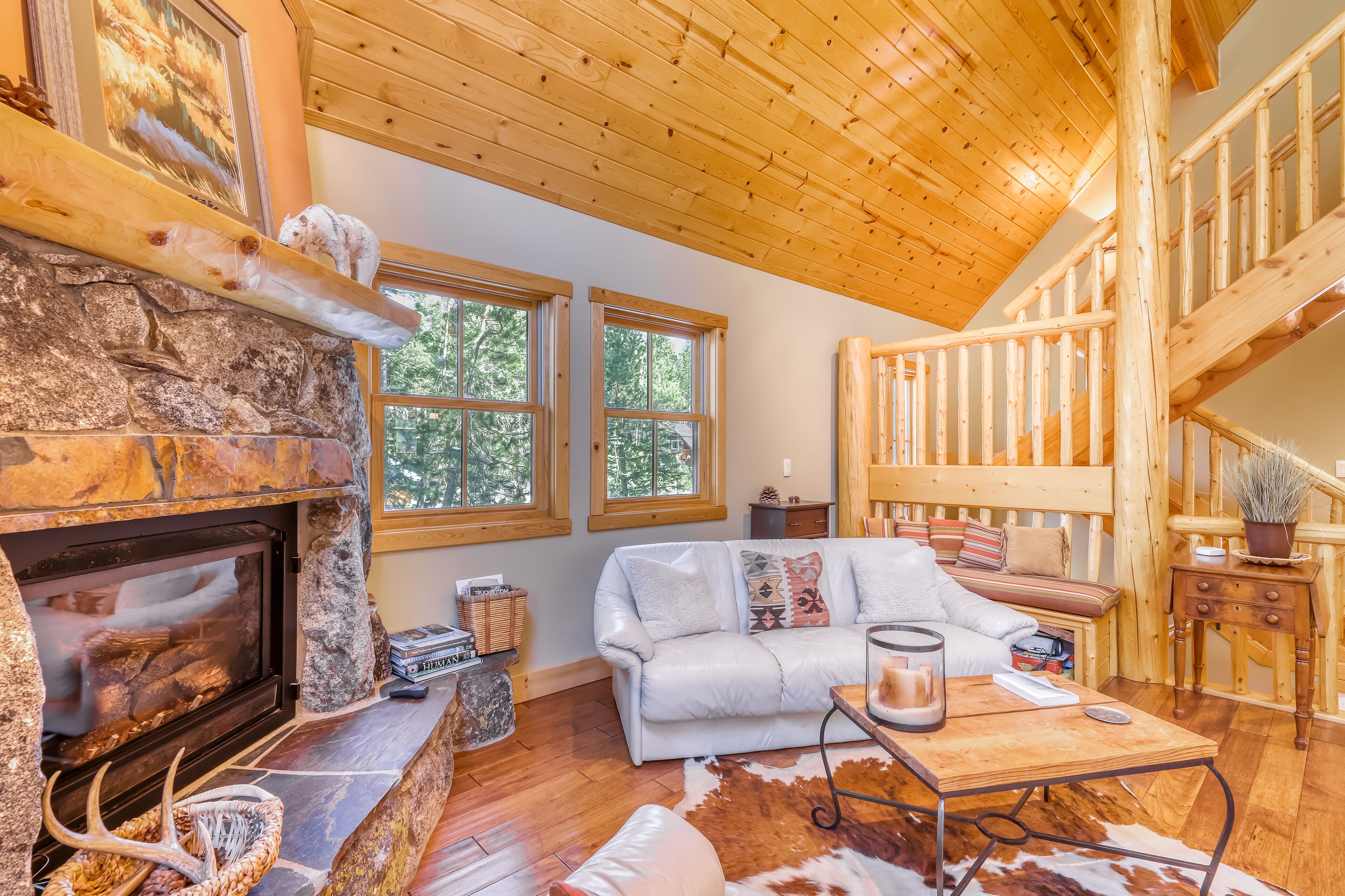 Stunning home in quiet neighborhood with free WiFi and two gas stoves!