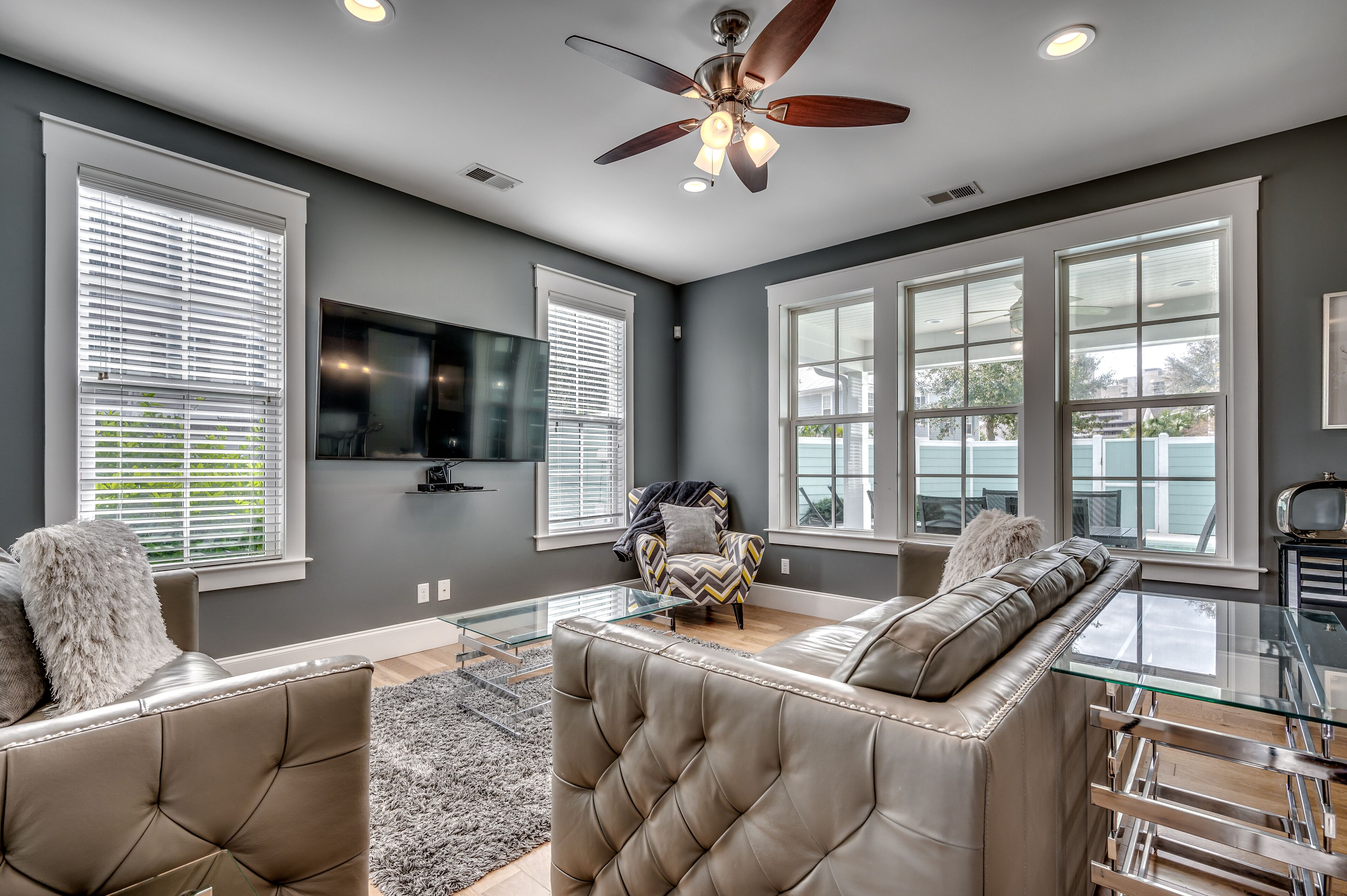 Luxury North Beach Resort home w/ pool, master on main, 2 min walk to beach 